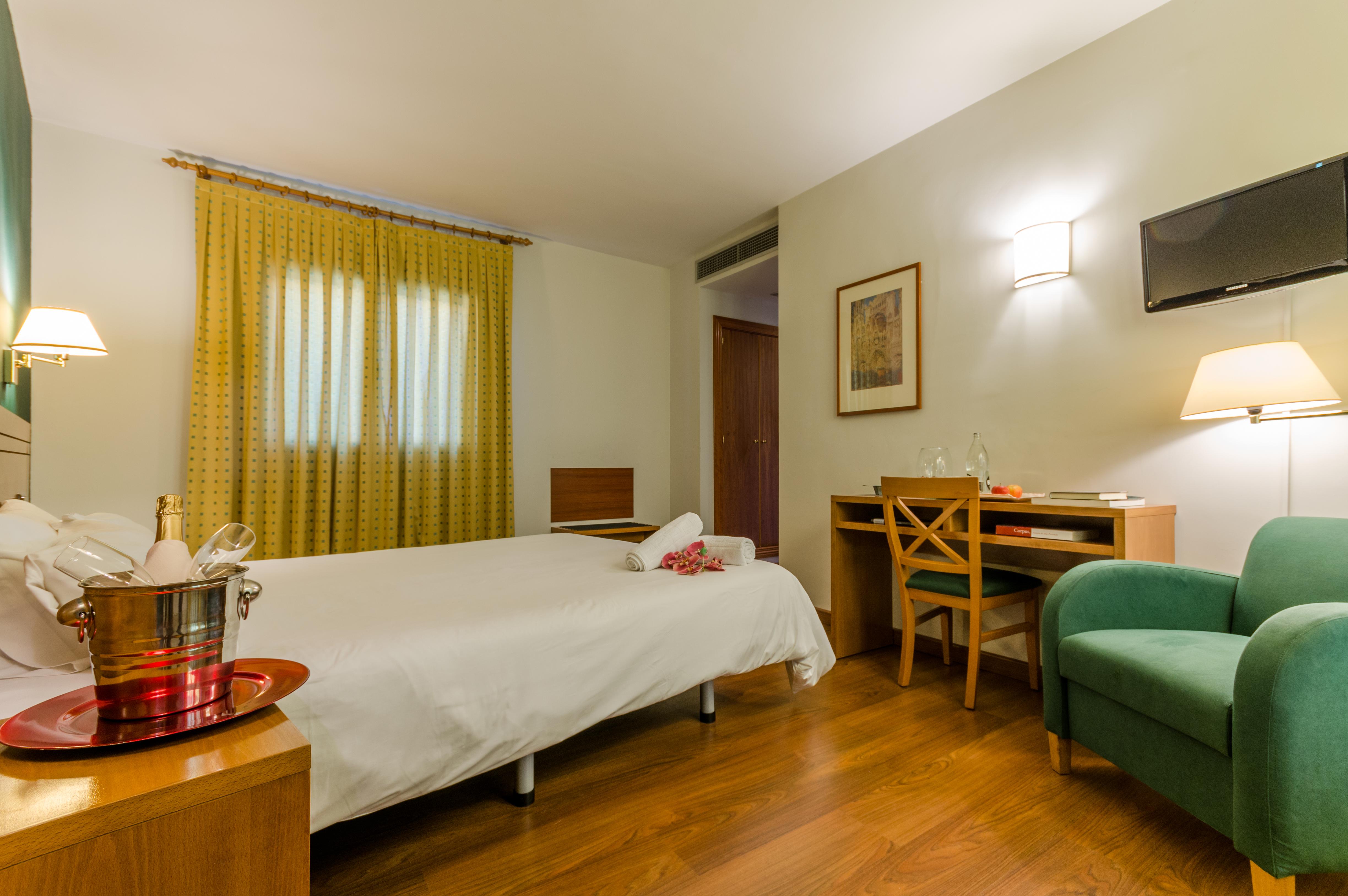 Yit Conquista De Toledo Hotel Room photo