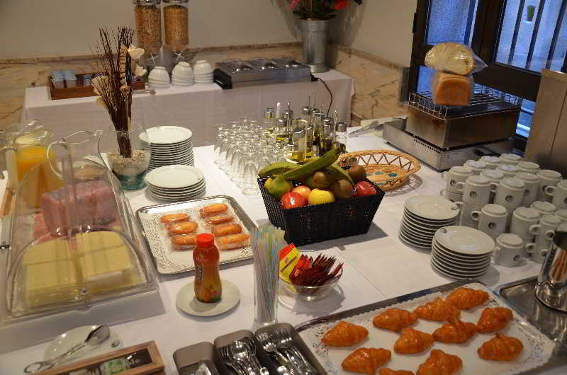 Yit Conquista De Toledo Hotel Restaurant photo